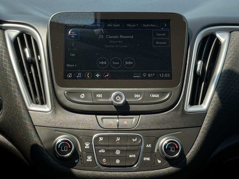 Chevrolet Malibu Vehicle Image 11