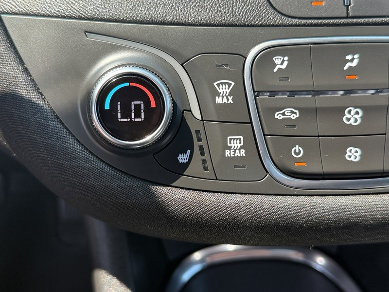 Chevrolet Malibu Vehicle Image 18