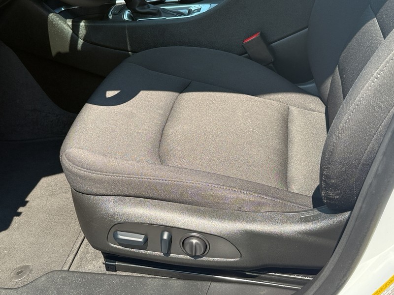 Chevrolet Malibu Vehicle Image 21