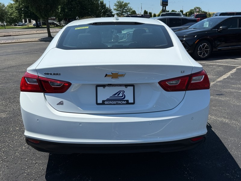 Chevrolet Malibu Vehicle Image 04