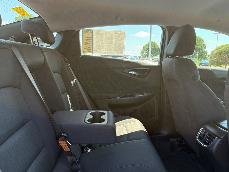 Chevrolet Malibu Vehicle Image 10
