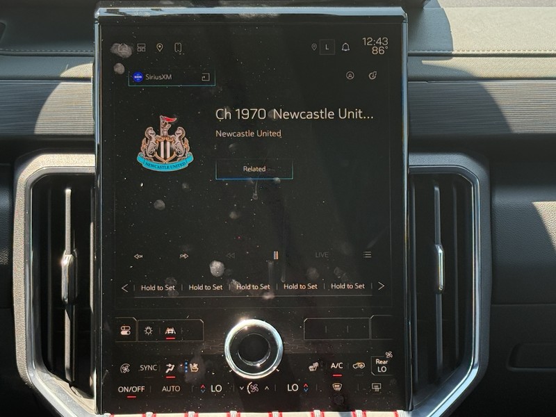 GMC Acadia Vehicle Image 11