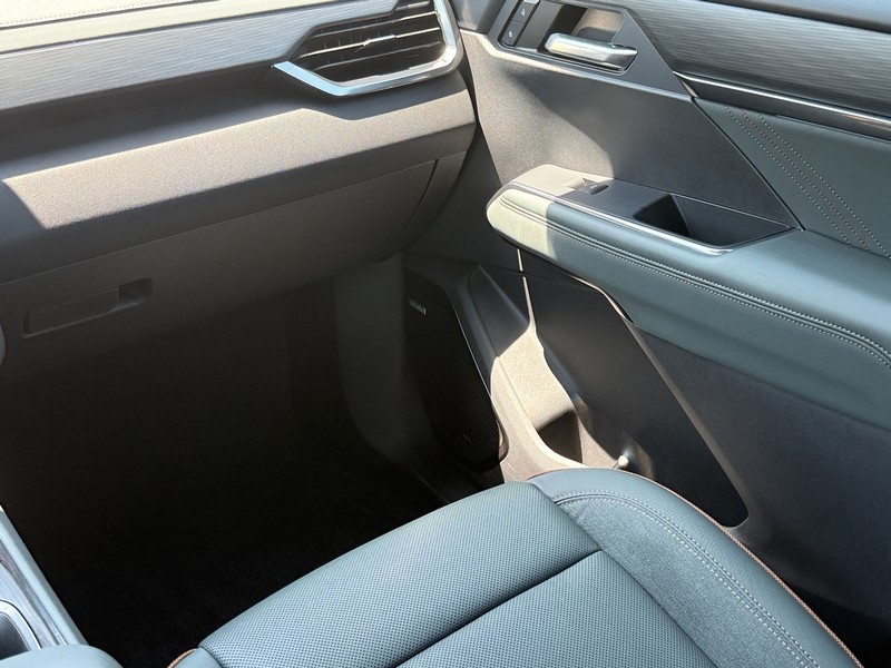 GMC Acadia Vehicle Image 14