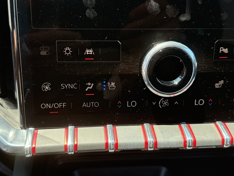 GMC Acadia Vehicle Image 17