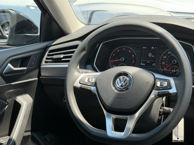 Volkswagen Jetta Vehicle Image 04