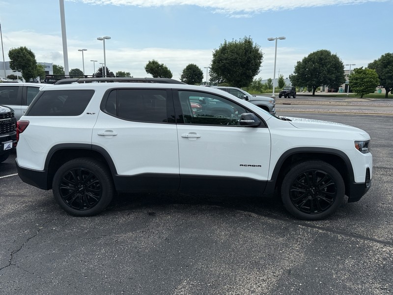 GMC Acadia Vehicle Image 02