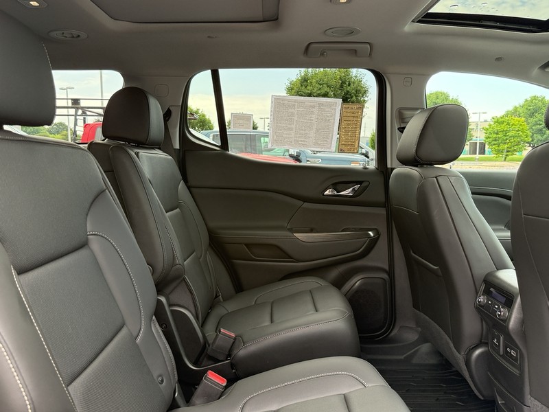 GMC Acadia Vehicle Image 10