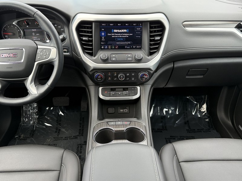 GMC Acadia Vehicle Image 11
