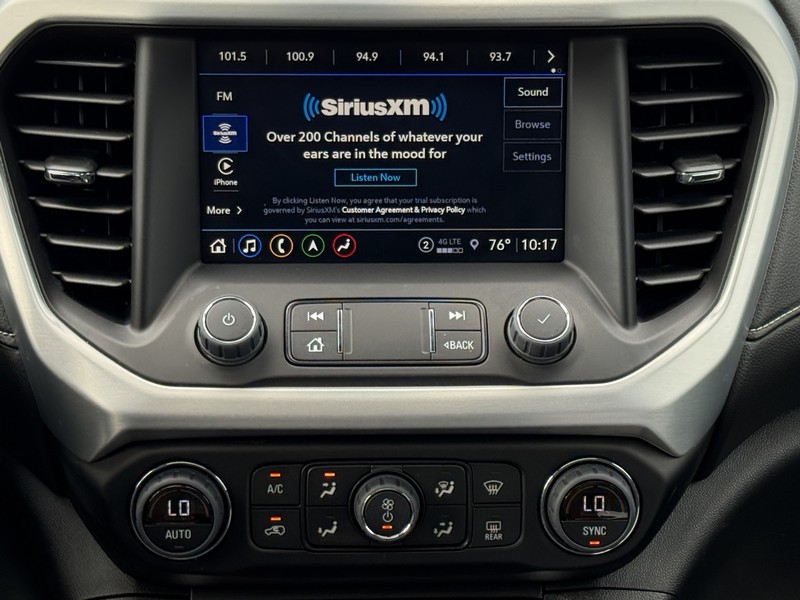 GMC Acadia Vehicle Image 12