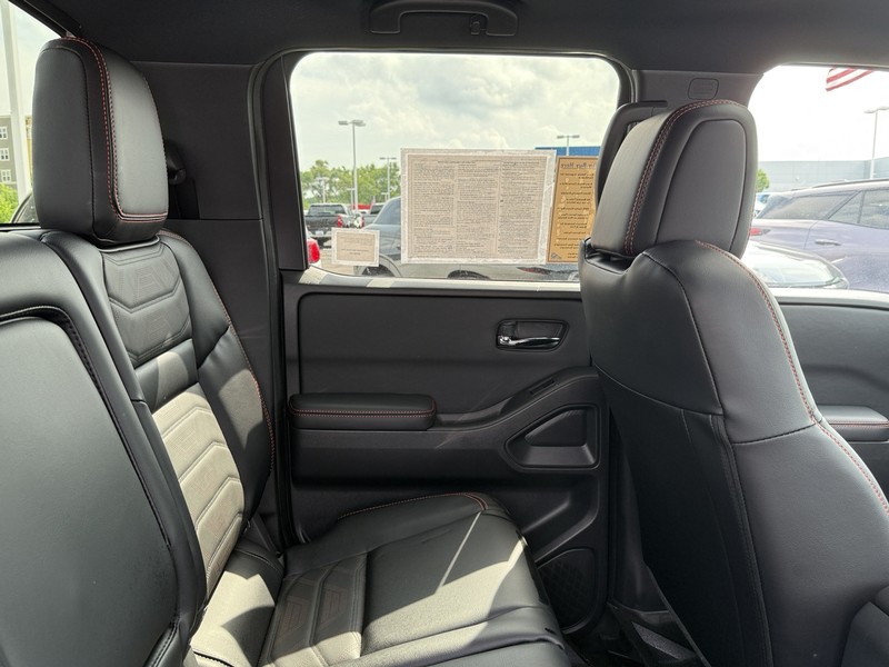 Nissan Frontier Vehicle Image 10