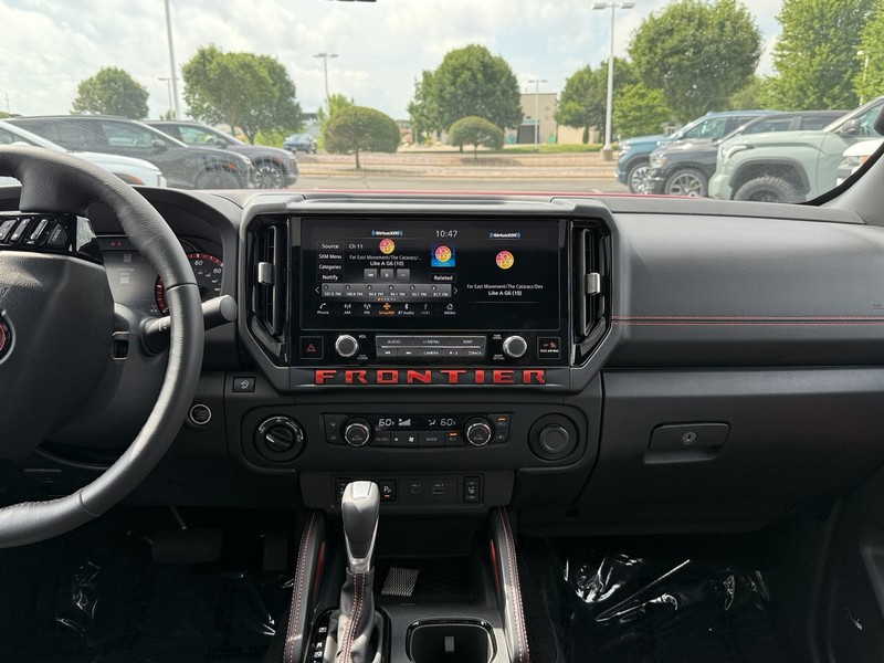 Nissan Frontier Vehicle Image 12