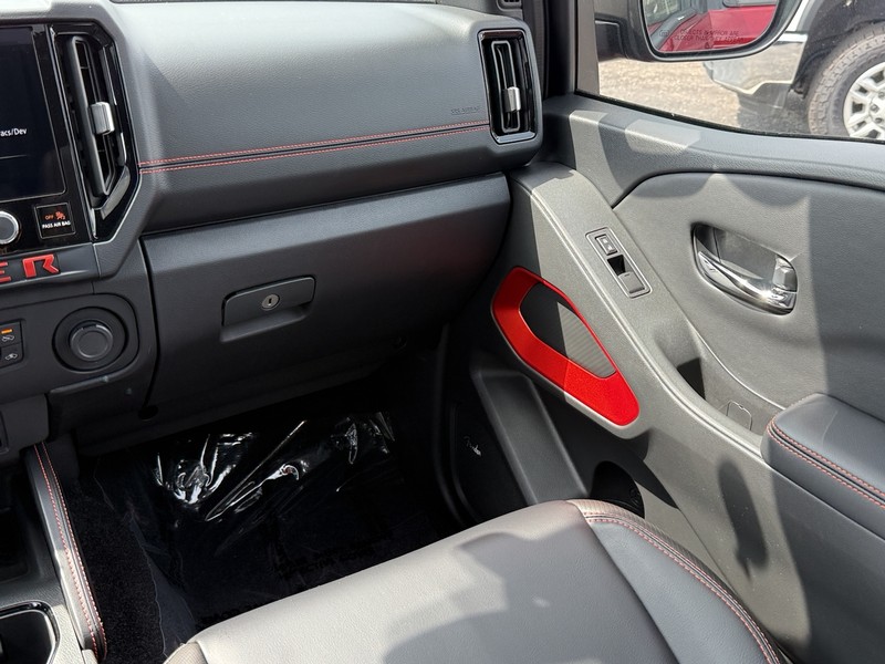 Nissan Frontier Vehicle Image 15