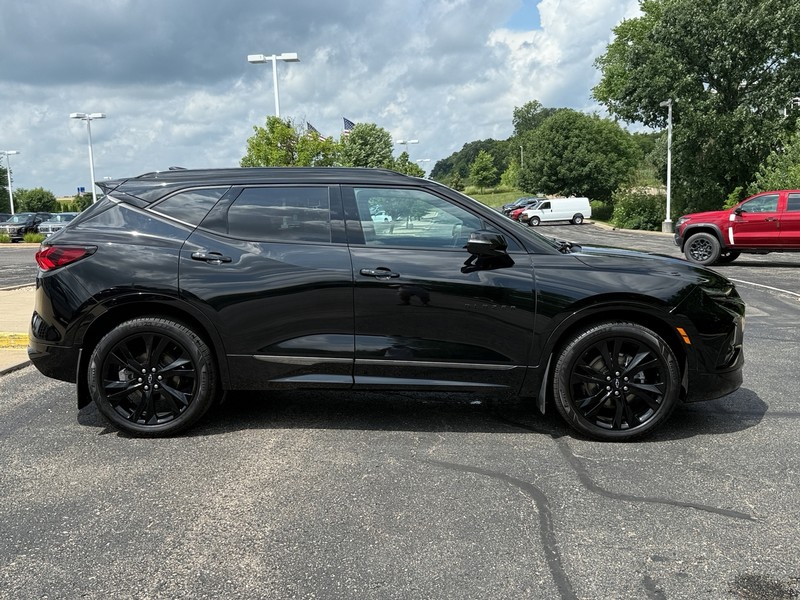 Chevrolet Blazer Vehicle Image 02