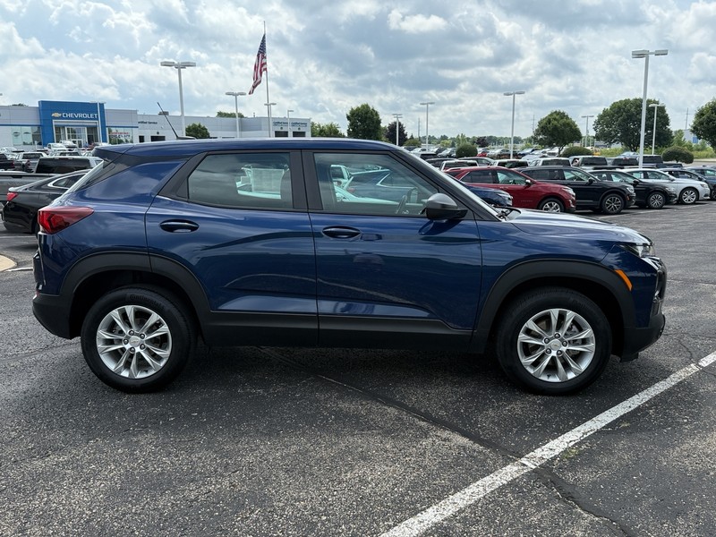 Chevrolet Trailblazer Vehicle Image 02