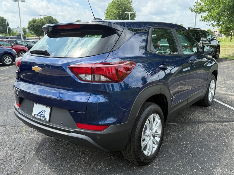 Chevrolet Trailblazer Vehicle Image 03