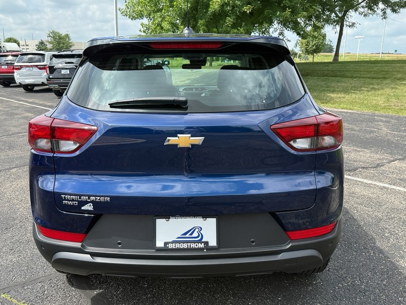 Chevrolet Trailblazer Vehicle Image 04