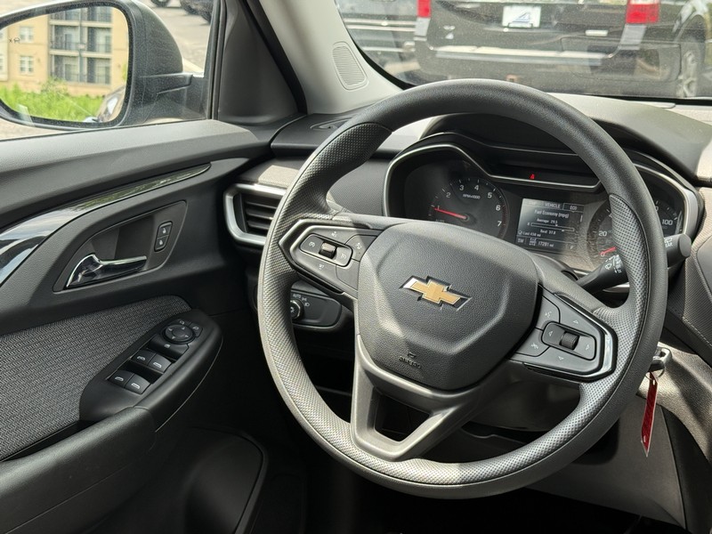 Chevrolet Trailblazer Vehicle Image 14
