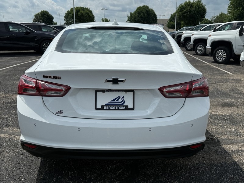Chevrolet Malibu Vehicle Image 04
