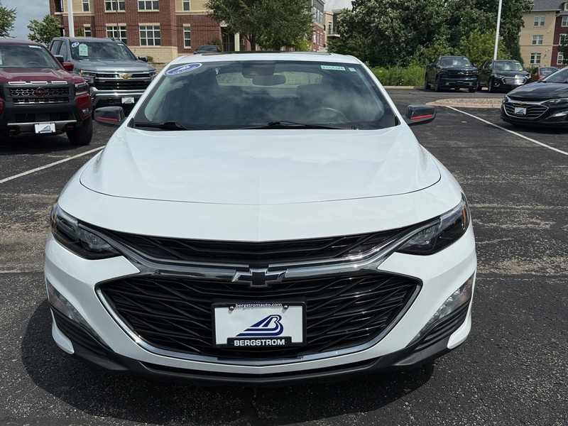 Chevrolet Malibu Vehicle Image 09
