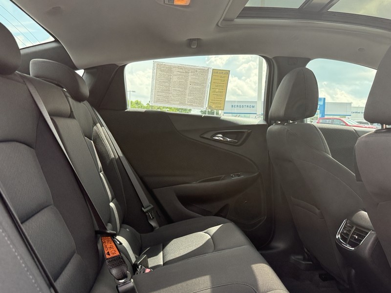 Chevrolet Malibu Vehicle Image 10