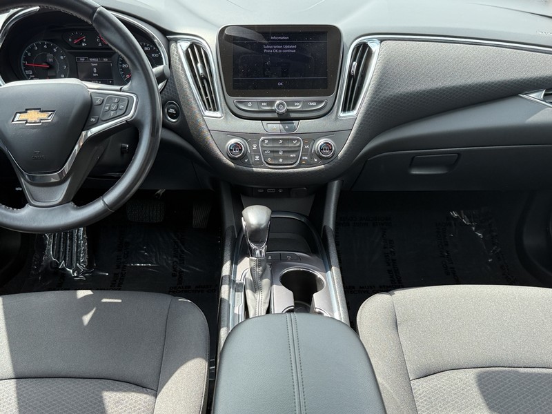 Chevrolet Malibu Vehicle Image 11