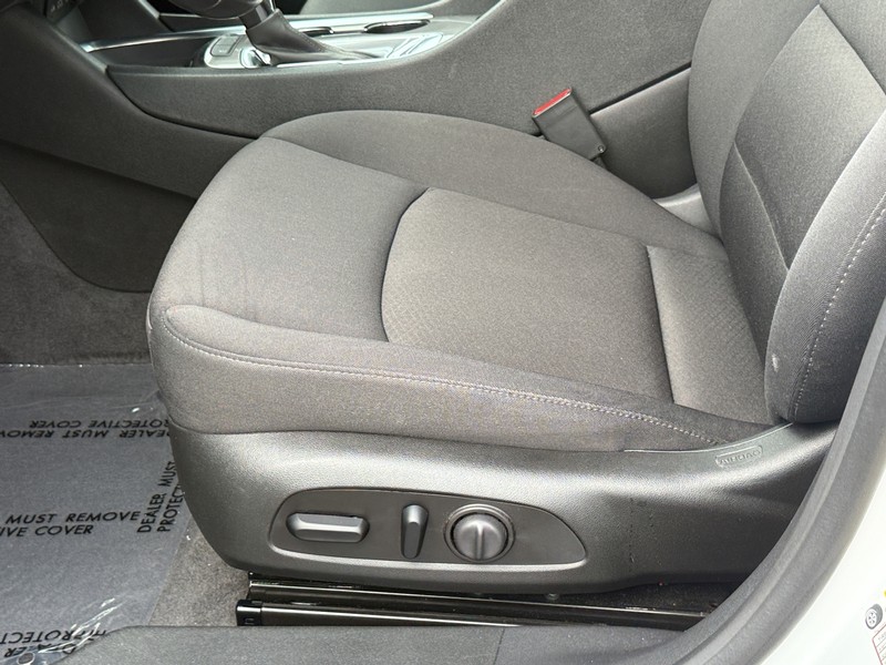 Chevrolet Malibu Vehicle Image 22