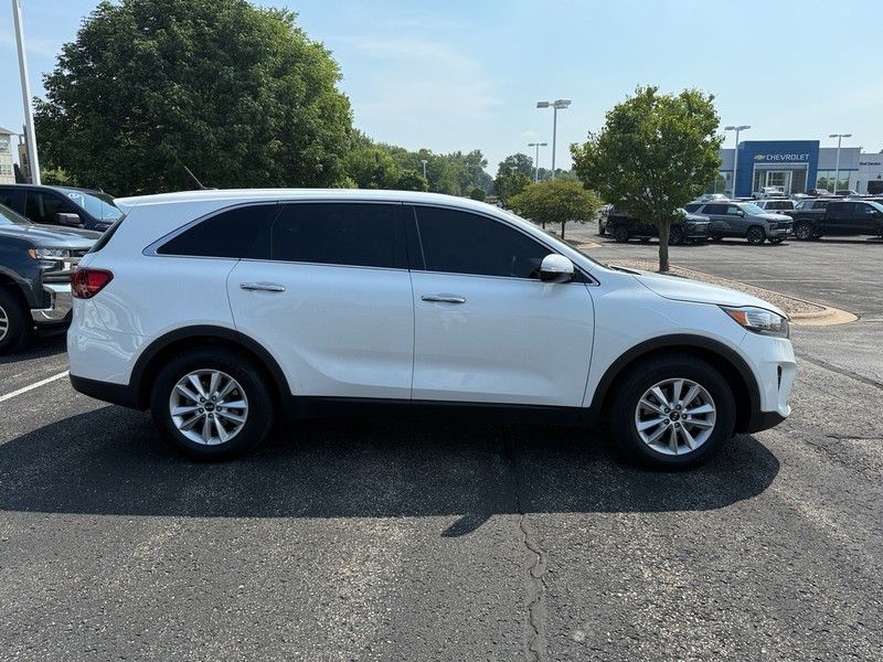 Kia Sorento Vehicle Image 02