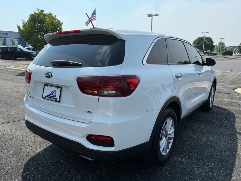 Kia Sorento Vehicle Image 03