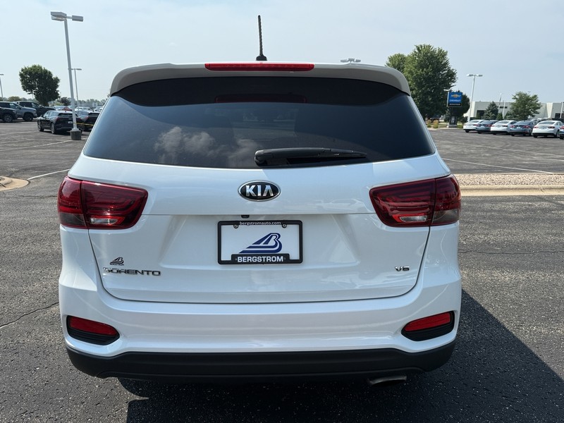 Kia Sorento Vehicle Image 04