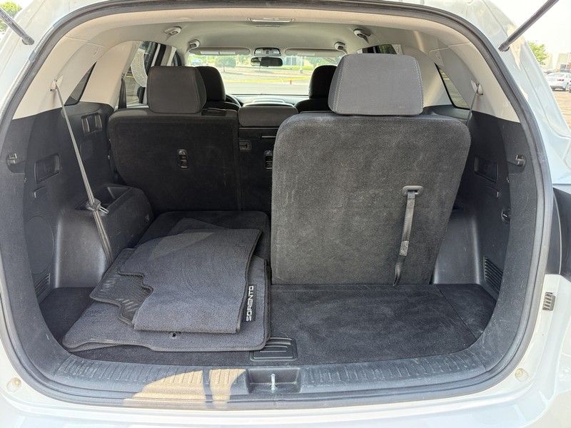 Kia Sorento Vehicle Image 05
