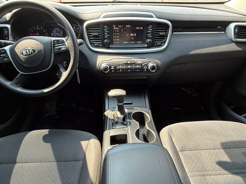 Kia Sorento Vehicle Image 11
