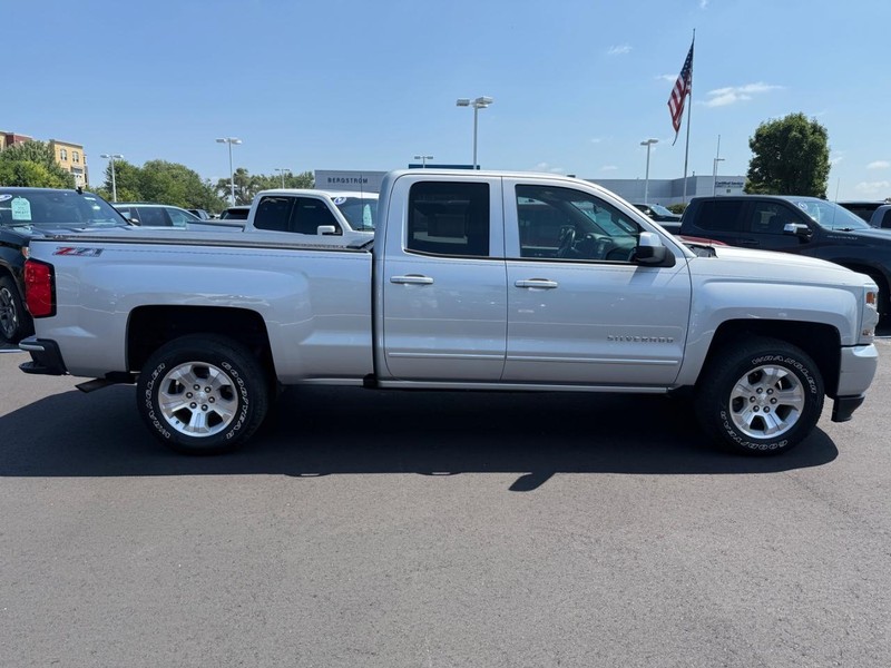 Chevrolet Silverado 1500 Vehicle Image 02