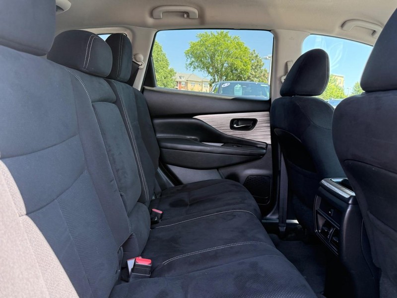 Nissan Murano Vehicle Image 10