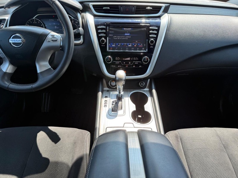Nissan Murano Vehicle Image 11