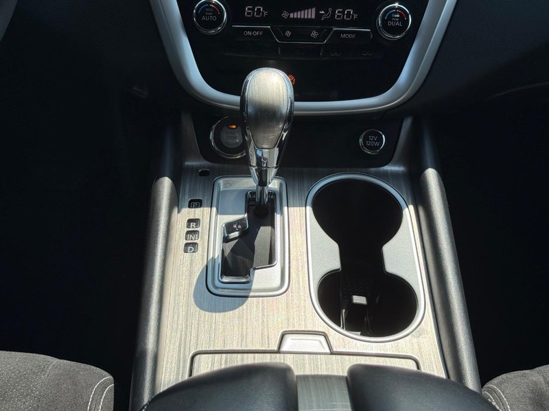 Nissan Murano Vehicle Image 13