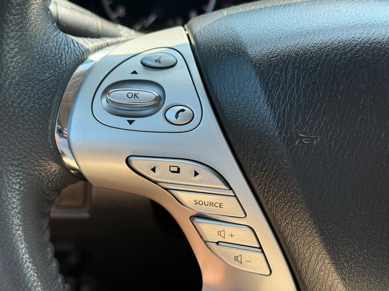 Nissan Murano Vehicle Image 16