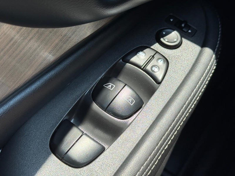 Nissan Murano Vehicle Image 21