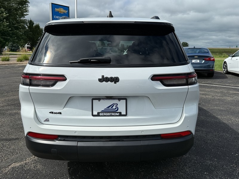 Jeep Grand Cherokee L Vehicle Image 04