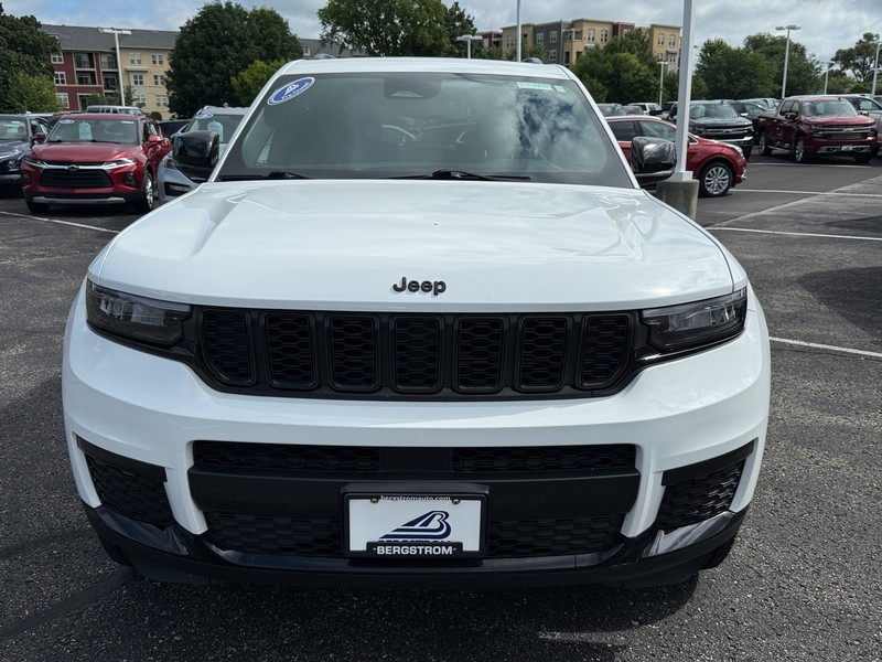 Jeep Grand Cherokee L Vehicle Image 09