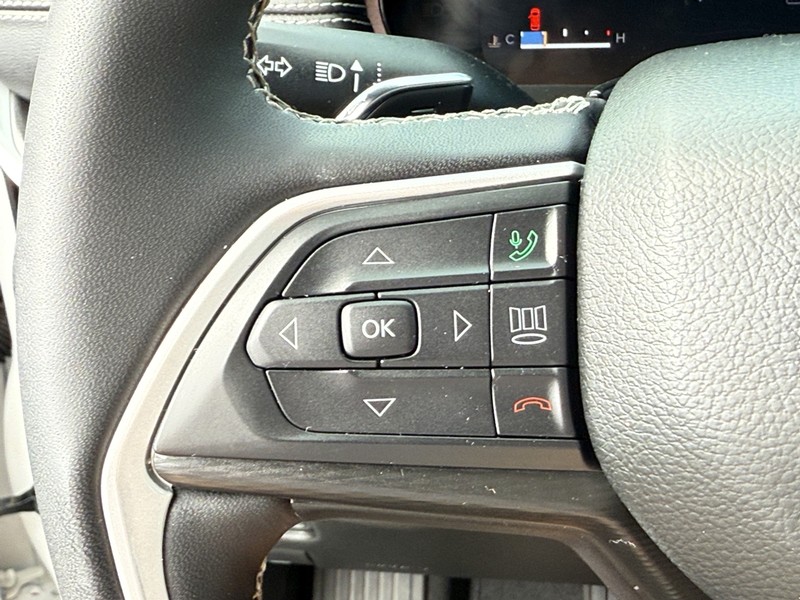 Jeep Grand Cherokee L Vehicle Image 16