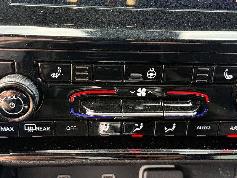 Jeep Grand Cherokee L Vehicle Image 19
