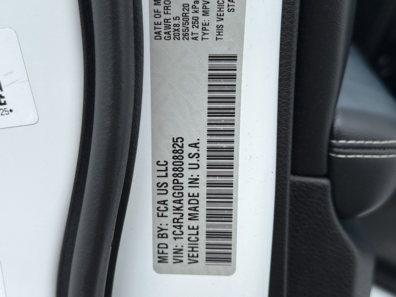 Jeep Grand Cherokee L Vehicle Image 23