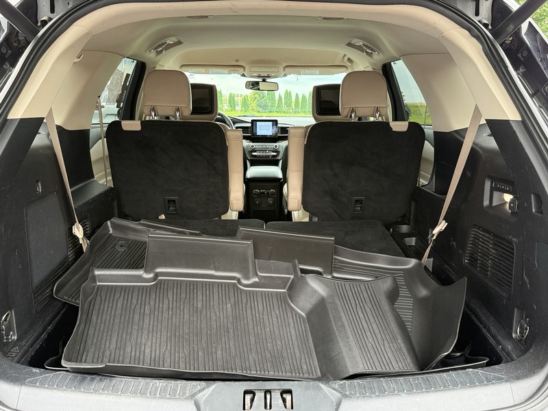 Ford Explorer Vehicle Image 05