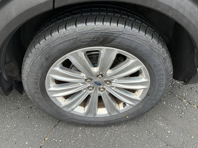 Ford Explorer Vehicle Image 07