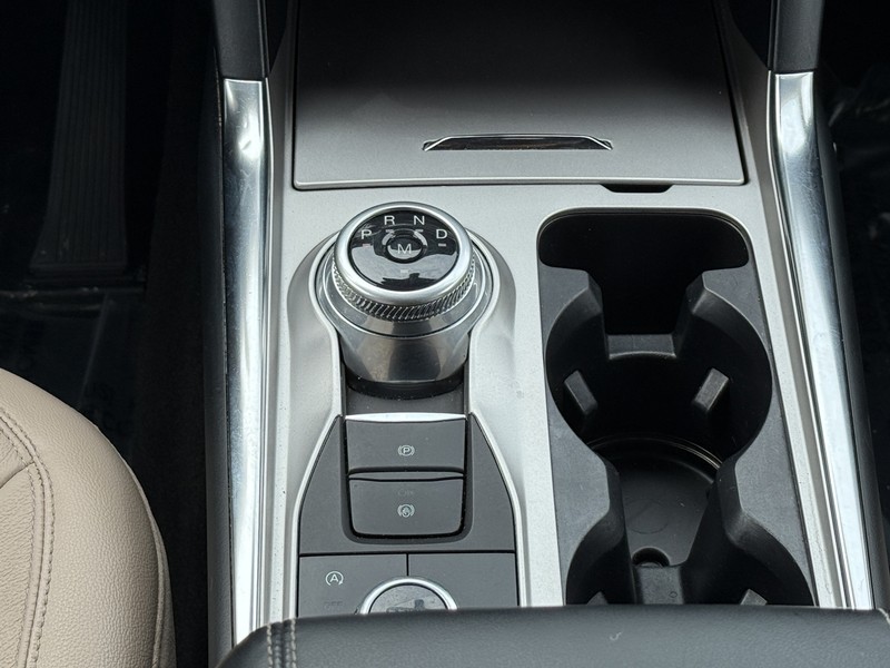 Ford Explorer Vehicle Image 13