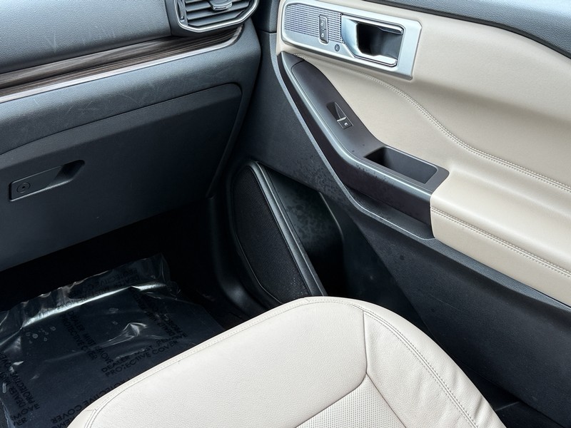 Ford Explorer Vehicle Image 15
