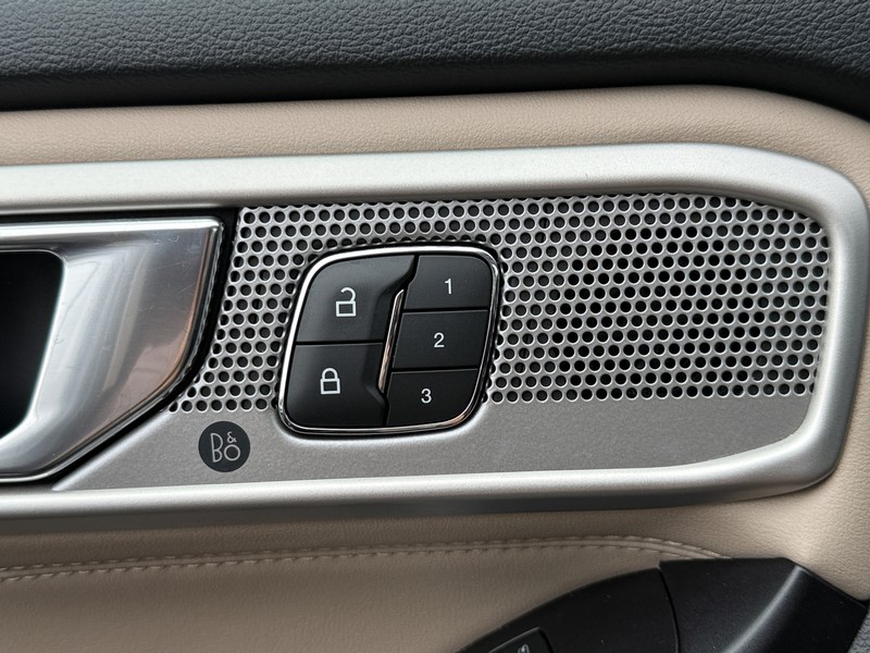 Ford Explorer Vehicle Image 16
