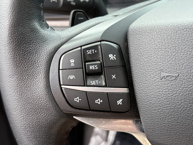 Ford Explorer Vehicle Image 17