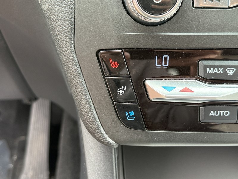 Ford Explorer Vehicle Image 19
