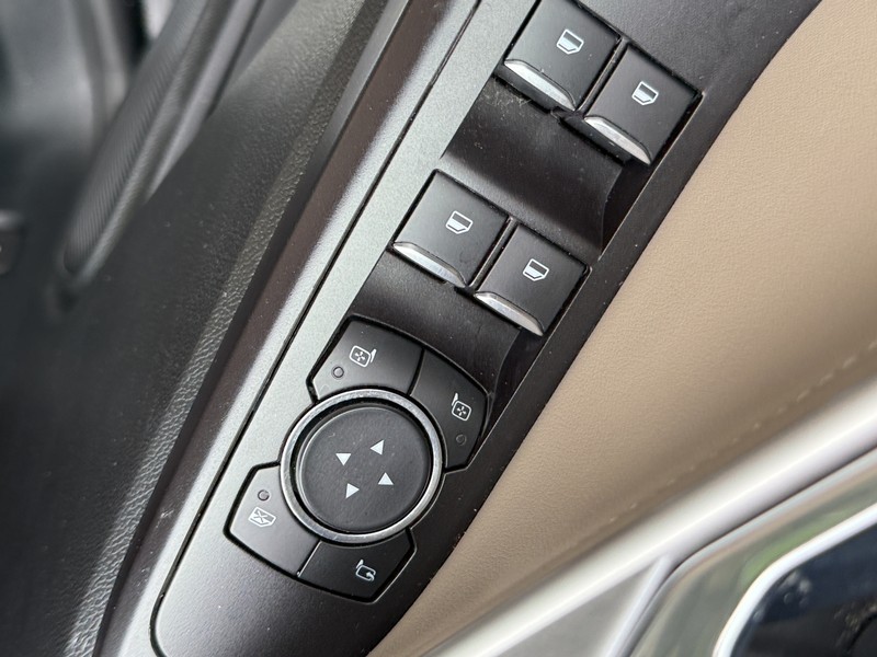 Ford Explorer Vehicle Image 22